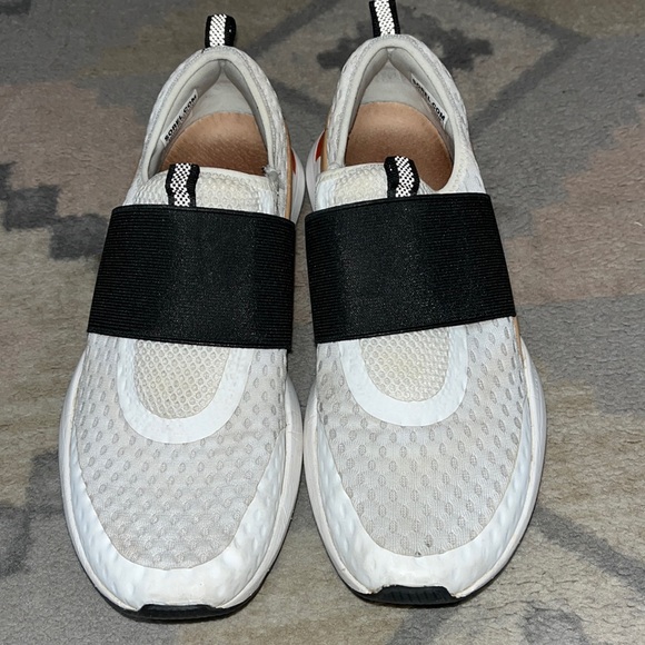 WOMEN'S KINETIC IMPACT STRAP SNEAKER - Picture 2 of 12